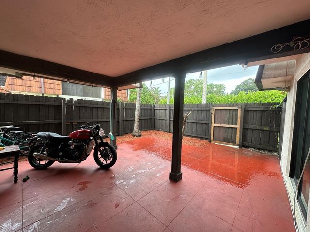 2100 WHITE PINE Circle D, Greenacres, FL 33415
