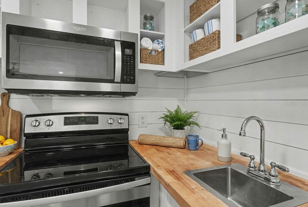 Image 17 of property listing at 2535 N ALAFAYA TRAIL 66, Orlando, FL 32826