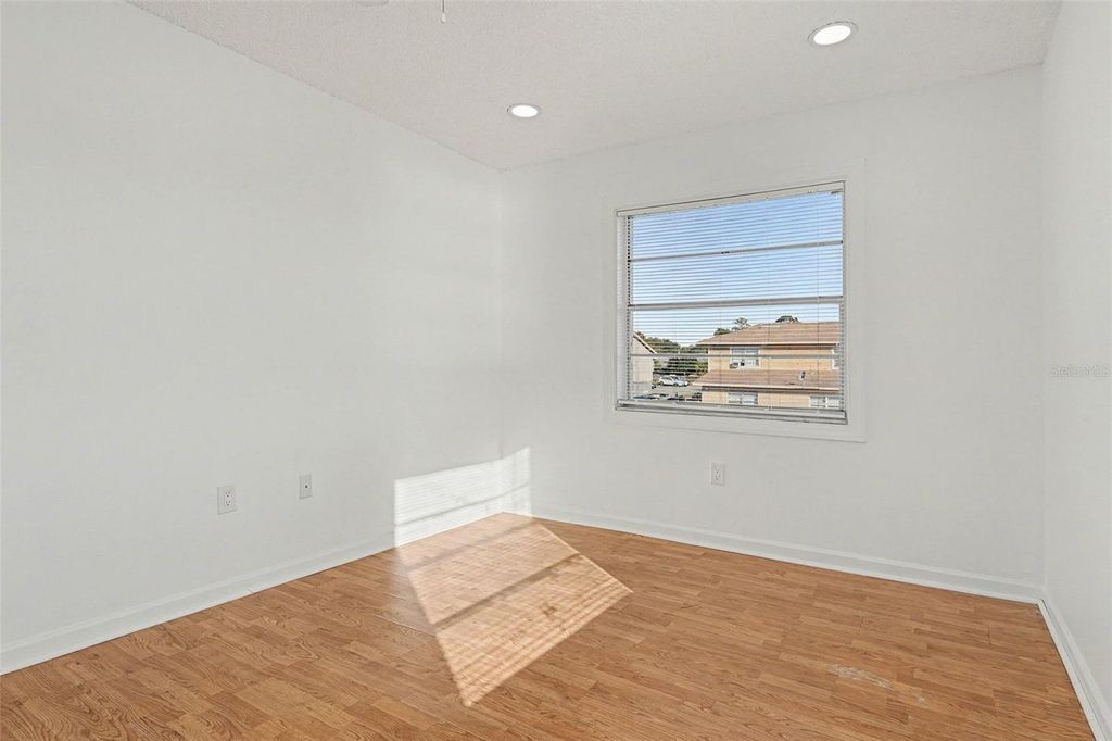 Image 28 of property listing at 2535 N ALAFAYA TRAIL 66, Orlando, FL 32826