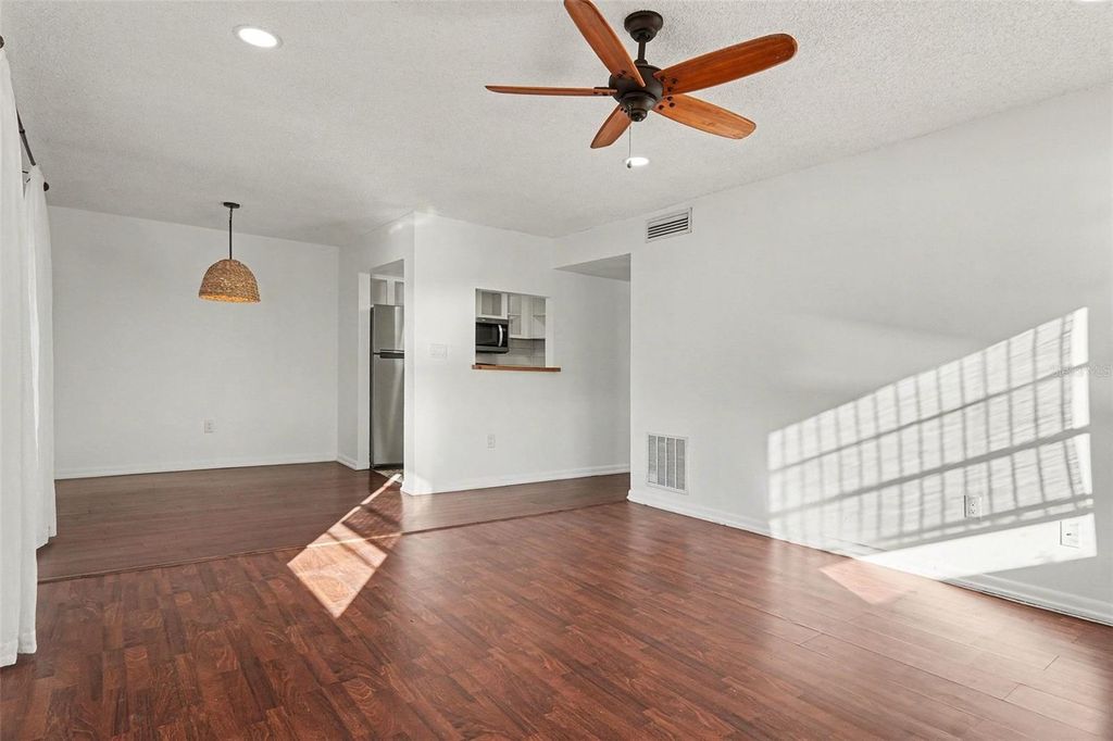 Image 4 of property listing at 2535 N ALAFAYA TRAIL 66, Orlando, FL 32826