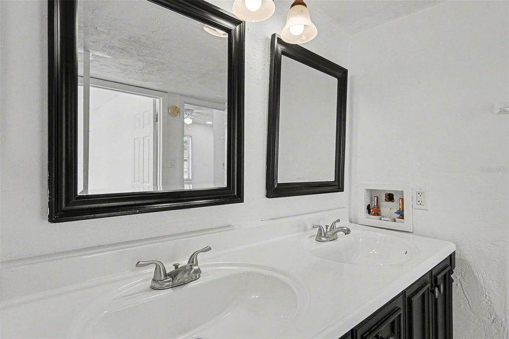 Image 33 of property listing at 2535 N ALAFAYA TRAIL 66, Orlando, FL 32826