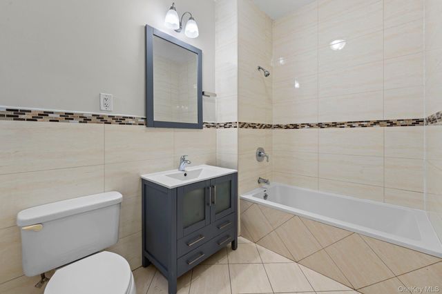 746 E 219th Street, Bronx, NY 10467