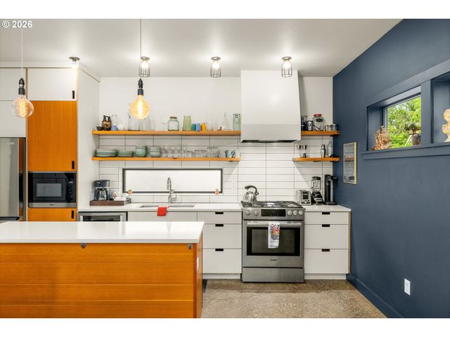 5934 Ne 16TH Ave, Portland, OR 97211