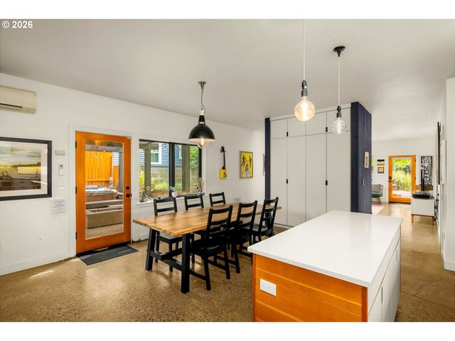 5934 Ne 16TH Ave, Portland, OR 97211