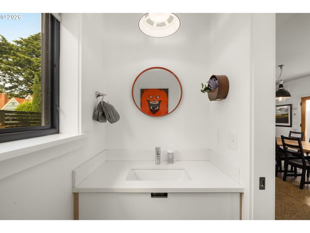 5934 Ne 16TH Ave, Portland, OR 97211