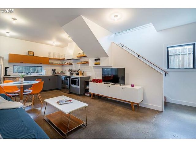 5934 Ne 16TH Ave, Portland, OR 97211