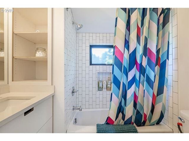 5934 Ne 16TH Ave, Portland, OR 97211