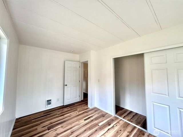 22513 S Forest Loop Road, Granite Falls, WA 98252