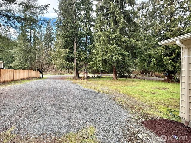 22513 S Forest Loop Road, Granite Falls, WA 98252
