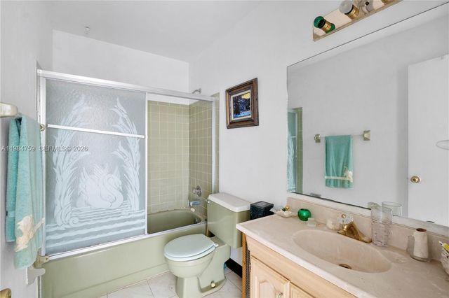 8133 Lagos De Campo Blvd J-1, Tamarac, FL 33321