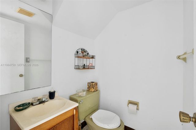 8133 Lagos De Campo Blvd J-1, Tamarac, FL 33321