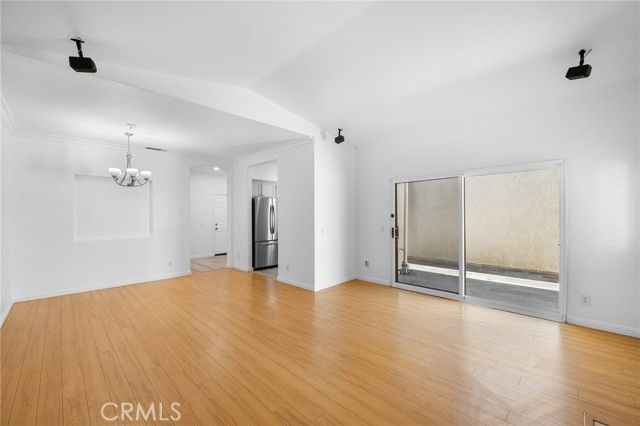 9001 Owensmouth 27, Canoga Park (los Angeles), CA 91304