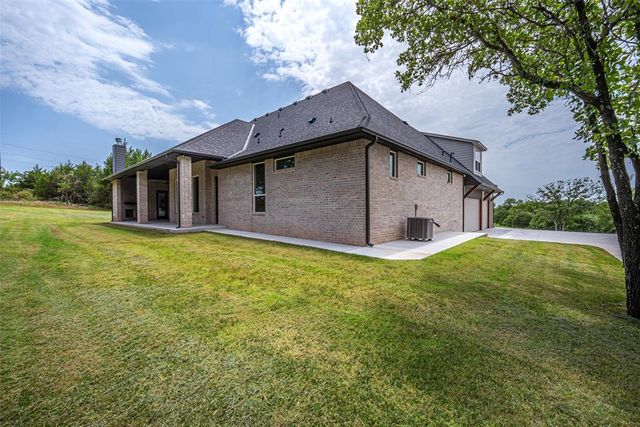 4200 Grand Timber Drive, Edmond, OK 73034