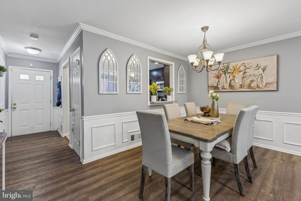 Image 5 of property listing at 14435 BONNETT LN, Laurel, MD 20707