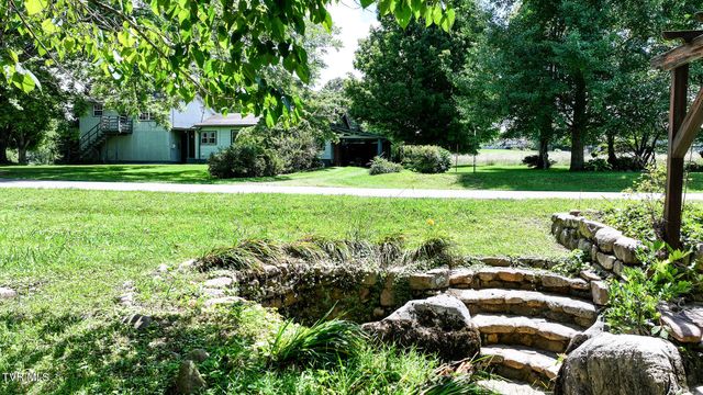 950 Middle Creek Road, Afton, TN 37616