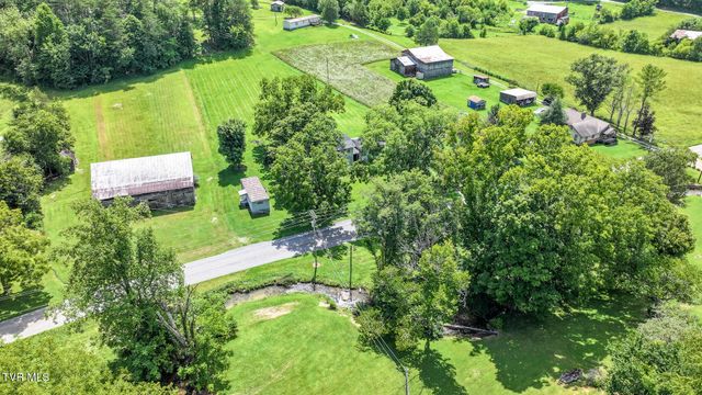 950 Middle Creek Road, Afton, TN 37616