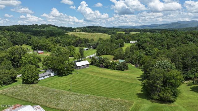 950 Middle Creek Road, Afton, TN 37616