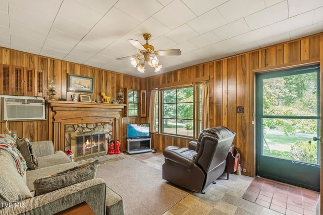 950 Middle Creek Road, Afton, TN 37616