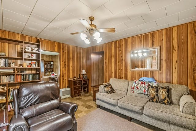950 Middle Creek Road, Afton, TN 37616