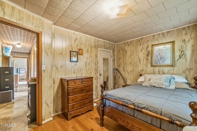 950 Middle Creek Road, Afton, TN 37616