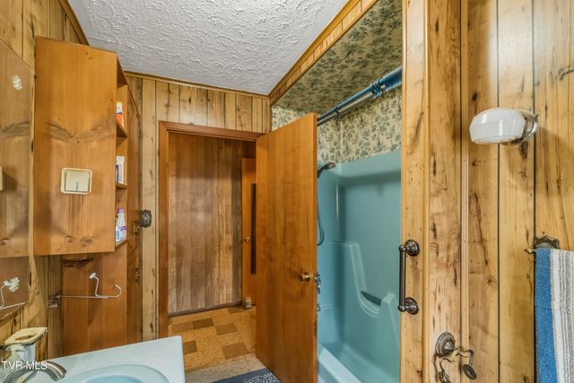 950 Middle Creek Road, Afton, TN 37616