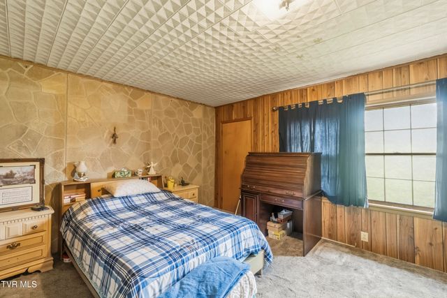 950 Middle Creek Road, Afton, TN 37616