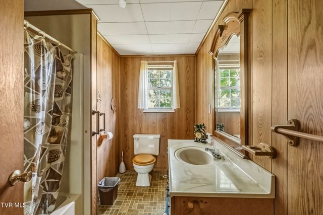 950 Middle Creek Road, Afton, TN 37616