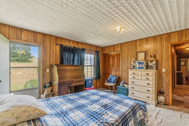 950 Middle Creek Road, Afton, TN 37616