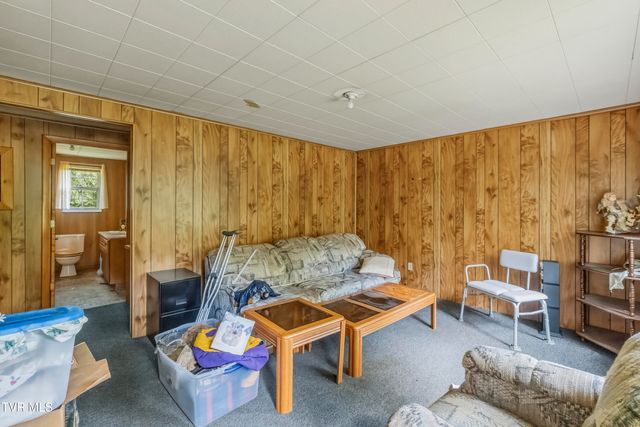 950 Middle Creek Road, Afton, TN 37616