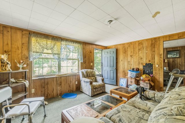 950 Middle Creek Road, Afton, TN 37616
