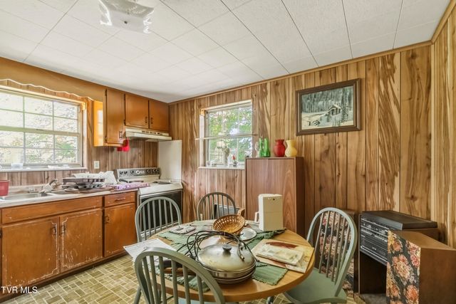 950 Middle Creek Road, Afton, TN 37616