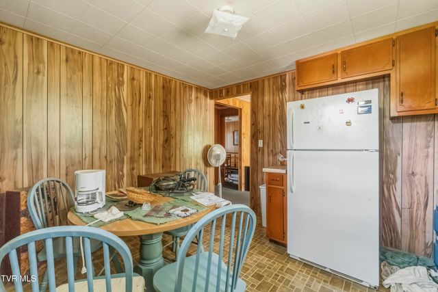 950 Middle Creek Road, Afton, TN 37616