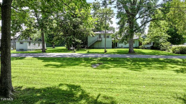 950 Middle Creek Road, Afton, TN 37616