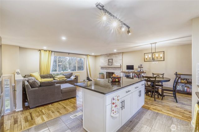 18517 44th Avenue W, Lynnwood, WA 98037