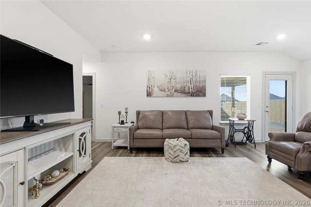 7220 E 154th Place S, Bixby, OK 74008