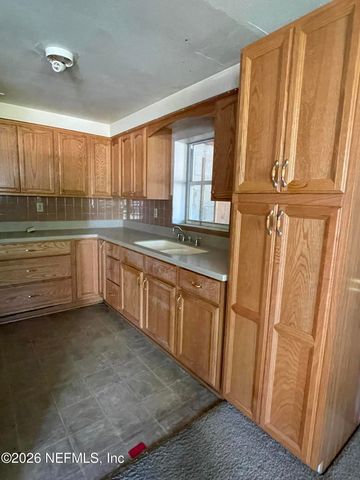 2930 LORAN Drive N, Jacksonville, FL 32216