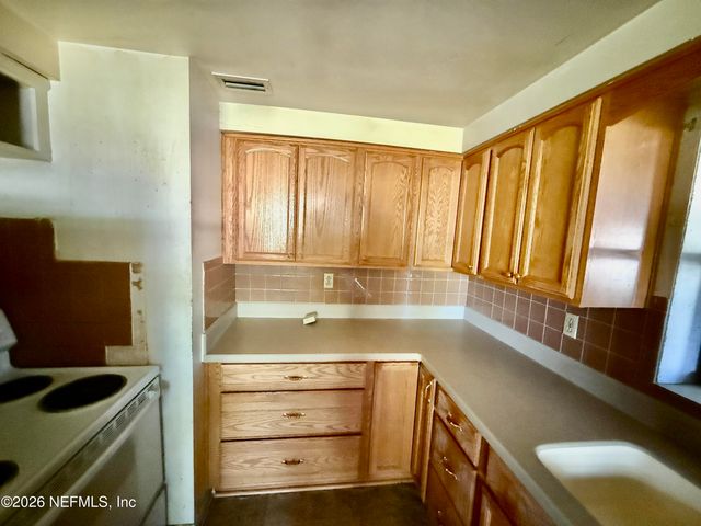 2930 LORAN Drive N, Jacksonville, FL 32216