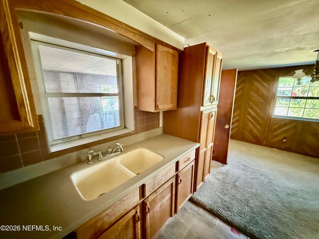 2930 LORAN Drive N, Jacksonville, FL 32216