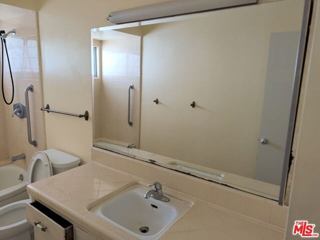8217 Billowvista Drive, Playa Del Rey (los Angeles), CA 90293