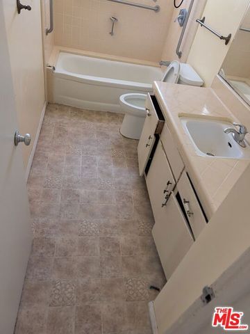 8217 Billowvista Drive, Playa Del Rey (los Angeles), CA 90293