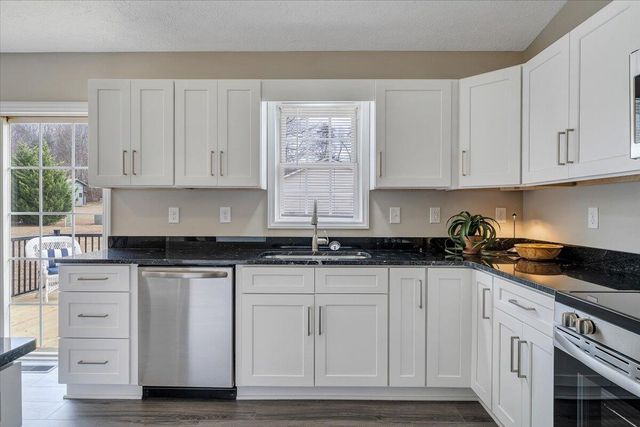 44 Strawberry Banks DR, Moneta, VA 24121