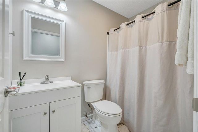 44 Strawberry Banks DR, Moneta, VA 24121