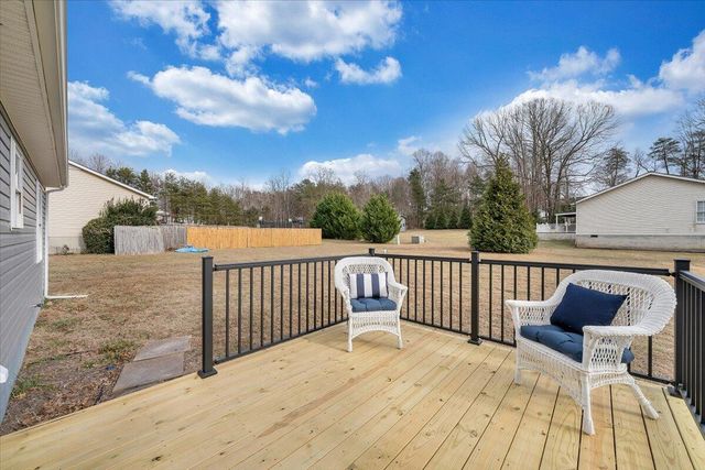 44 Strawberry Banks DR, Moneta, VA 24121