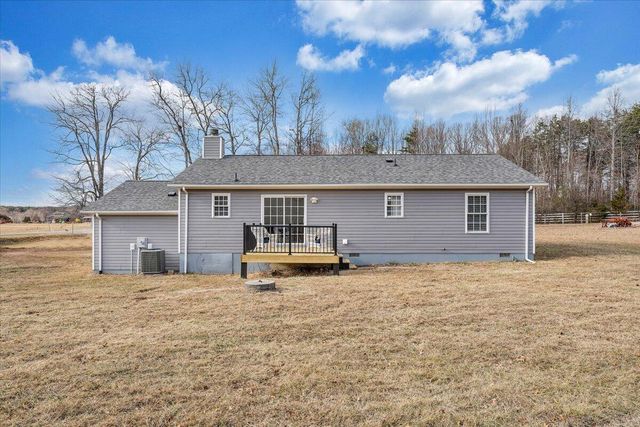 44 Strawberry Banks DR, Moneta, VA 24121