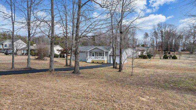 44 Strawberry Banks DR, Moneta, VA 24121