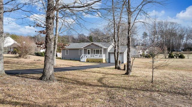 44 Strawberry Banks DR, Moneta, VA 24121