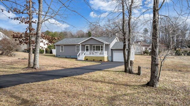 44 Strawberry Banks DR, Moneta, VA 24121