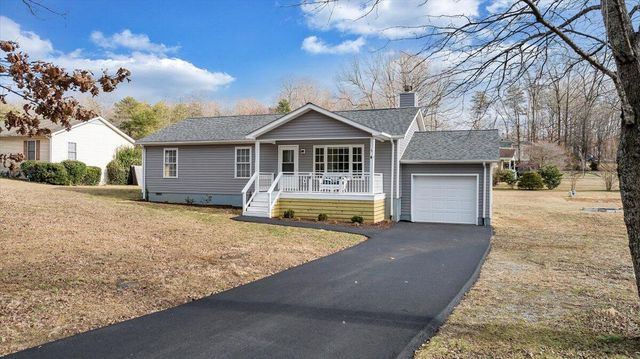 44 Strawberry Banks DR, Moneta, VA 24121