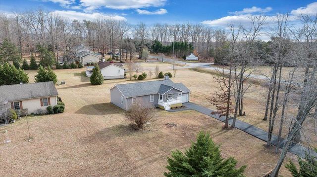 44 Strawberry Banks DR, Moneta, VA 24121