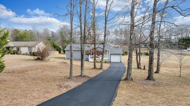 44 Strawberry Banks DR, Moneta, VA 24121
